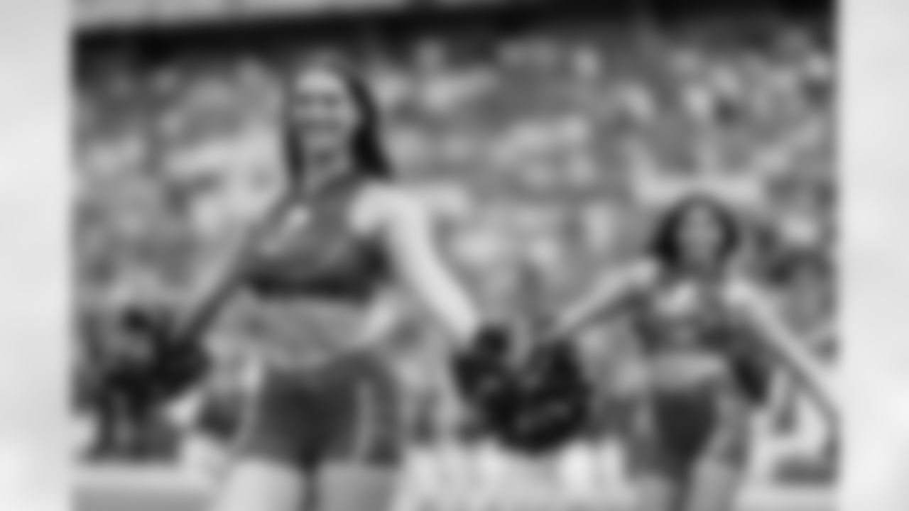 TAMPA, FL - December 07, 2025 - The Tampa Bay Buccaneers and New Orleans Saints during a regular season game at Raymond James Stadium. The Bucs lost the game, 24-20. Photo By Kyle Zedaker/Tampa Bay Buccaneers