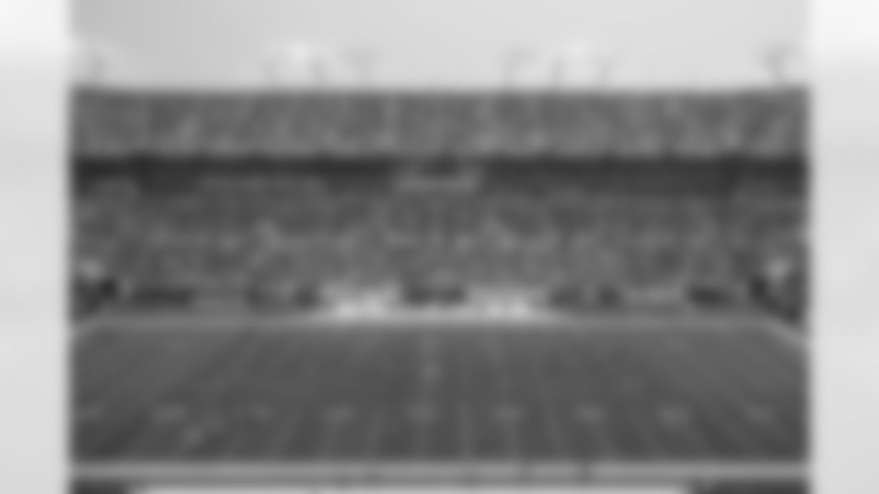 TAMPA, FL - December 07, 2025 - The Tampa Bay Buccaneers and New Orleans Saints during a regular season game at Raymond James Stadium. The Bucs lost the game, 24-20. Photo By Dave Pullis/Tampa Bay Buccaneers