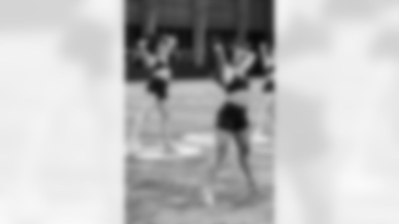 TAMPA, FL - November 20, 2025 - Tampa Bay Buccaneers Cheerleaders during Field Rehearsal at AdventHealth Training Center. Photo By Tori Richman/Tampa Bay Buccaneers