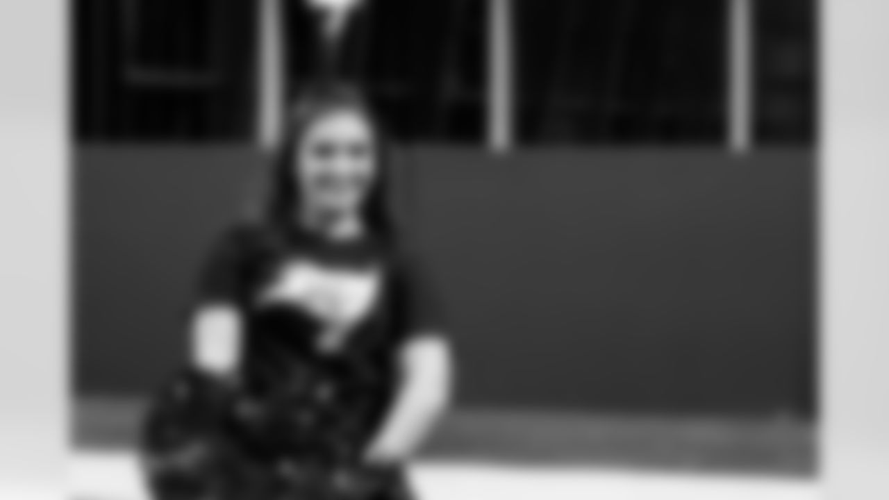 TAMPA, FL - December 04, 2025 - Tampa Bay Buccaneers Cheerleaders field rehearsal at AdventHealth Training Center. Photo By Tori Richman/Tampa Bay Buccaneers