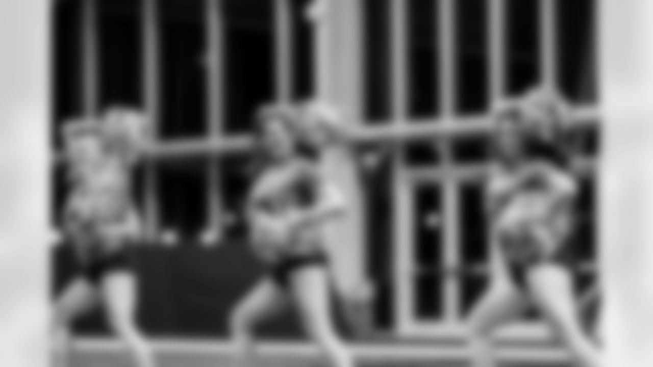 TAMPA, FL - November 06, 2025 - Tampa Bay Buccaneers Cheerleaders during Field Rehearsal at AdventHealth Training Center. Photo By Tori Richman/Tampa Bay Buccaneers