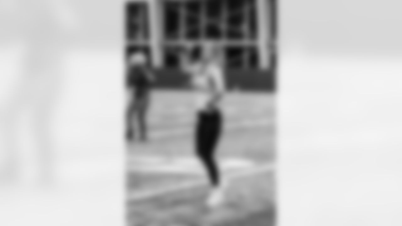 TAMPA, FL - November 19, 2025 - Tampa Bay Buccaneers Cheerleaders and Alumni during Field Rehearsal at AdventHealth Training Center. Photo By Tori Richman/Tampa Bay Buccaneers