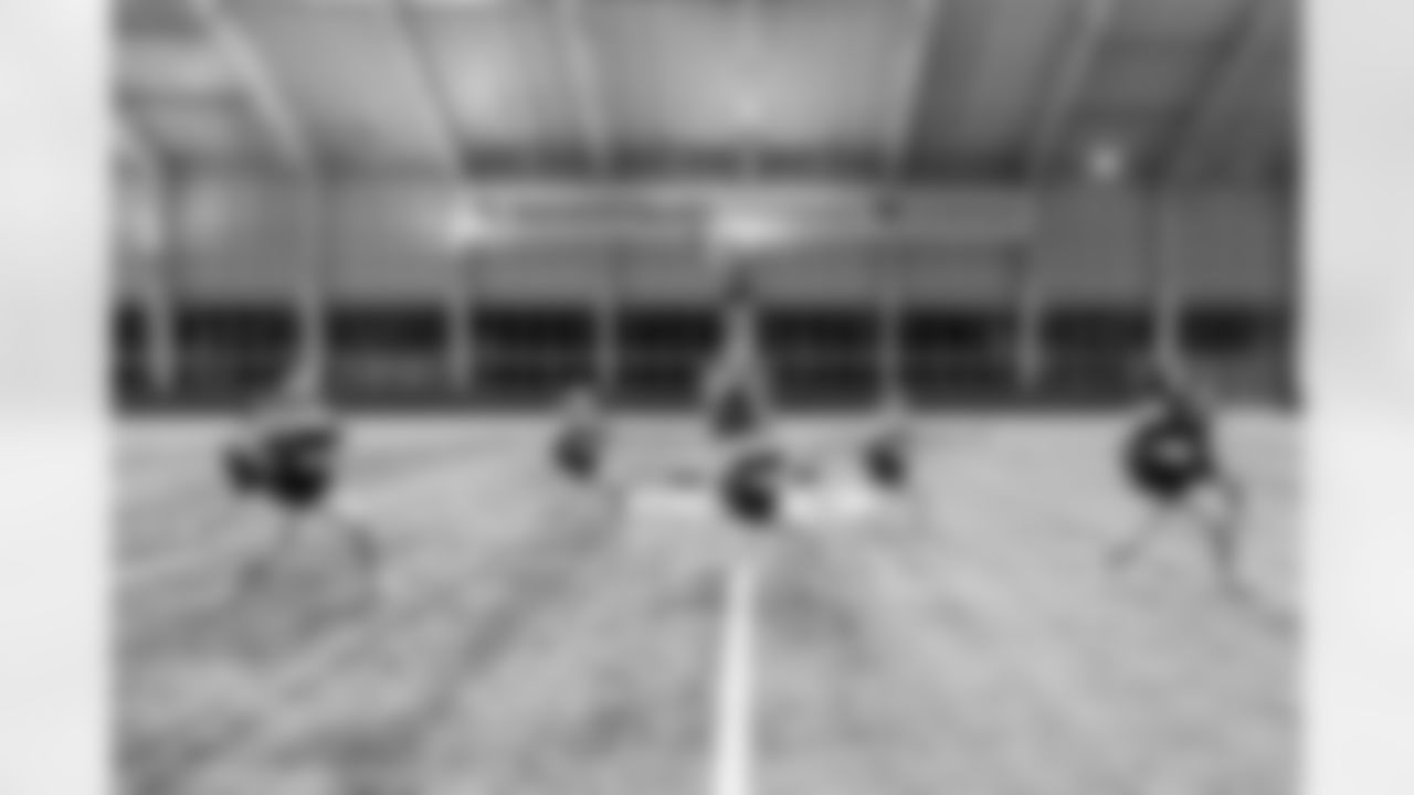 TAMPA, FL - November 20, 2025 - Tampa Bay Buccaneers Cheerleaders during Field Rehearsal at AdventHealth Training Center. Photo By Tori Richman/Tampa Bay Buccaneers