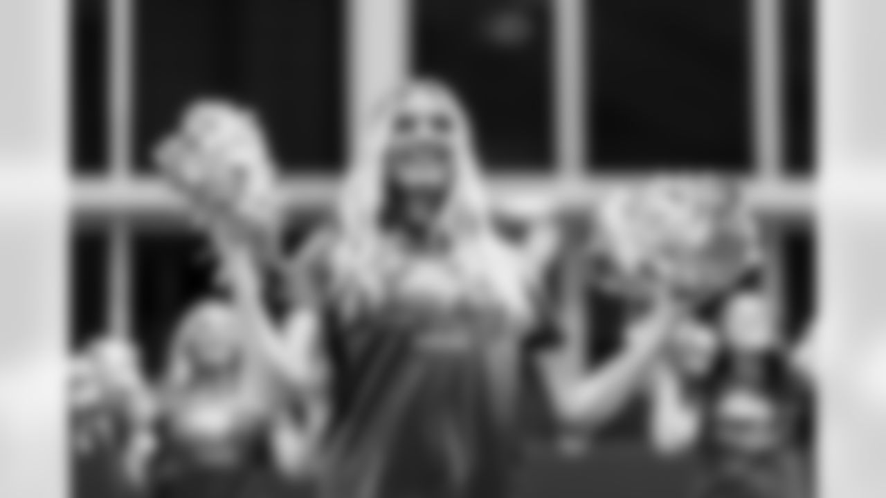 TAMPA, FL - November 06, 2025 - Tampa Bay Buccaneers Cheerleaders during Field Rehearsal at AdventHealth Training Center. Photo By Tori Richman/Tampa Bay Buccaneers