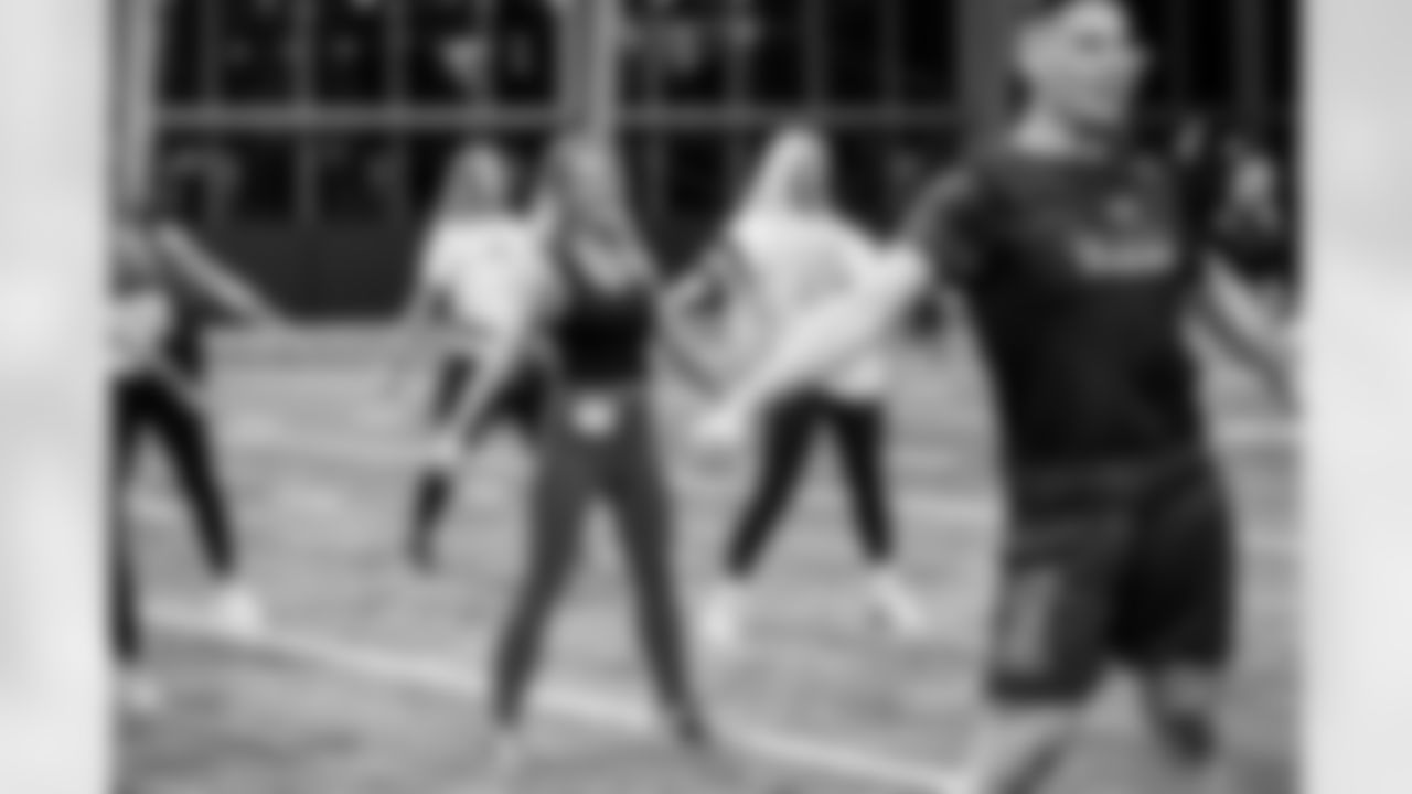 TAMPA, FL - November 19, 2025 - Tampa Bay Buccaneers Cheerleaders and Alumni during Field Rehearsal at AdventHealth Training Center. Photo By Tori Richman/Tampa Bay Buccaneers