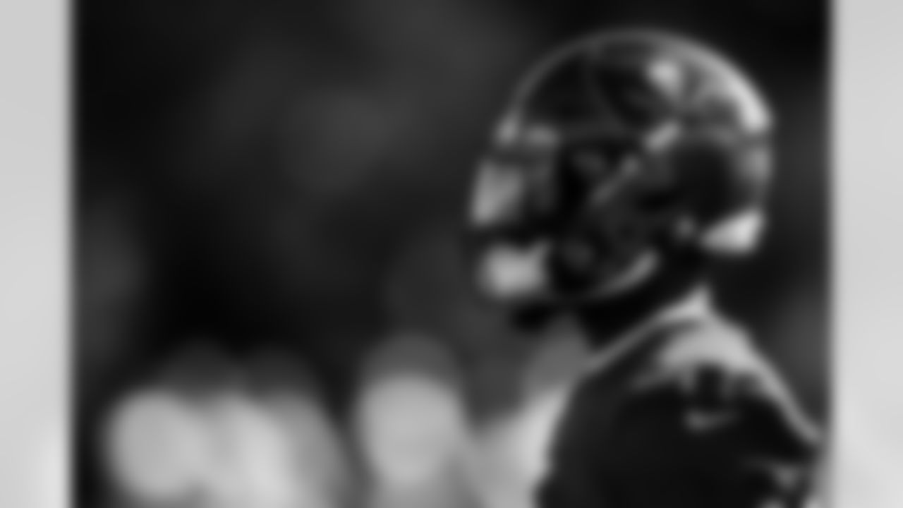 TAMPA, FL - December 24, 2025 - Inside Linebacker Lavonte David #54 of the Tampa Bay Buccaneers during practice at AdventHealth Training Center. Photo By Kyle Zedaker/Tampa Bay Buccaneers