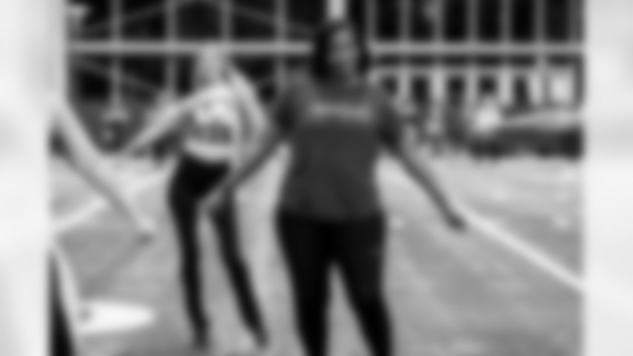 TAMPA, FL - November 19, 2025 - Tampa Bay Buccaneers Cheerleaders and Alumni during Field Rehearsal at AdventHealth Training Center. Photo By Tori Richman/Tampa Bay Buccaneers