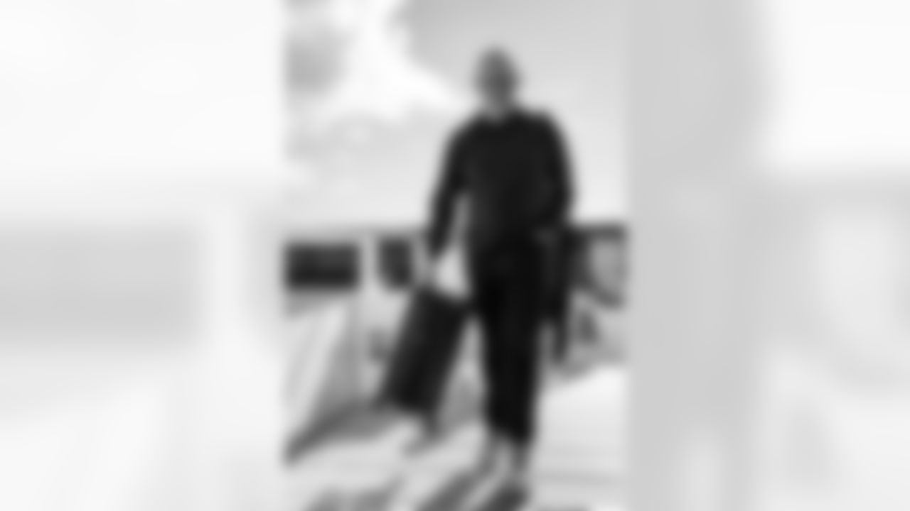 TAMPA, FL - December 27, 2025 - Assistant Tight Ends Coach Jeff Kastl of the Tampa Bay Buccaneers departs Tampa for a Week 17 game against the Miami Dolphins. Photo By Tori Richman/Tampa Bay Buccaneers