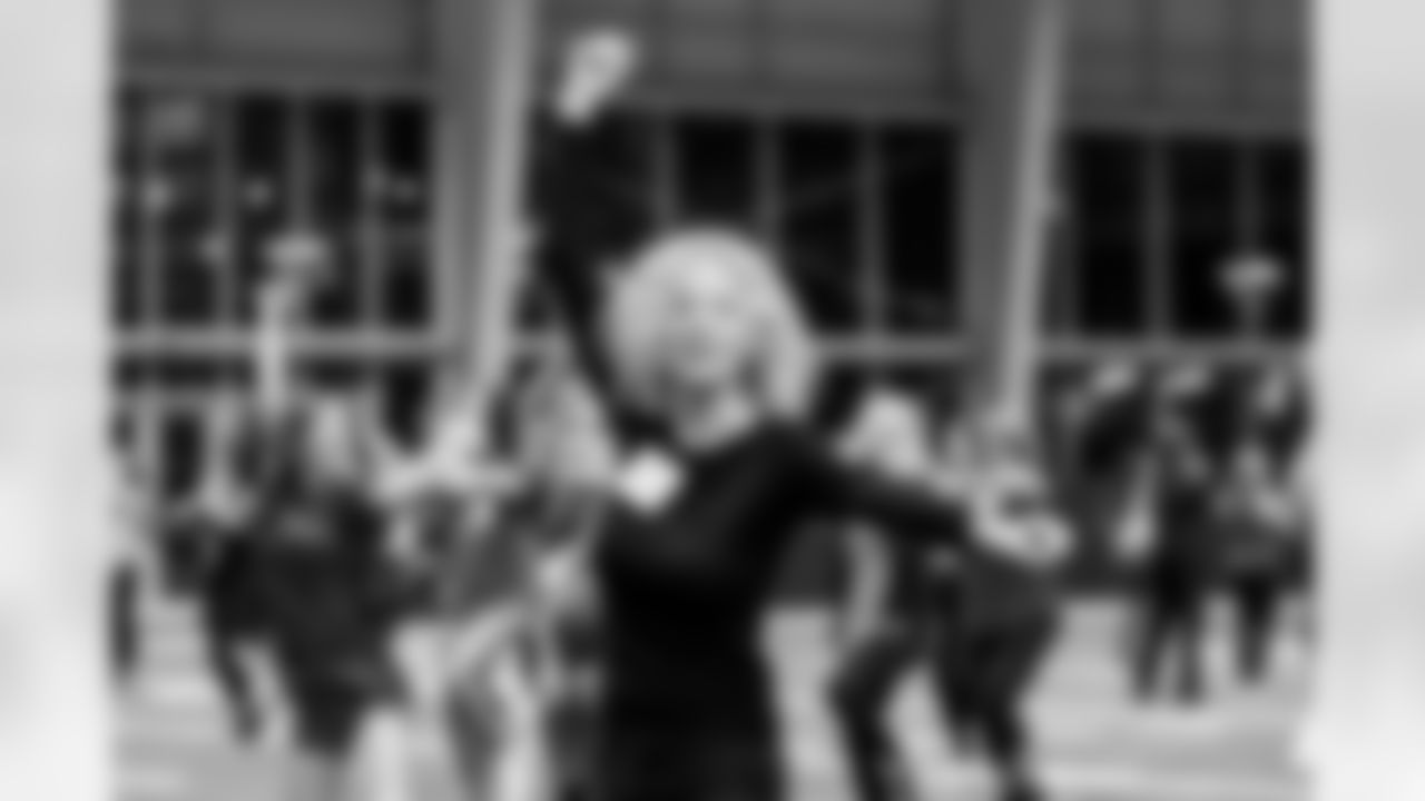 TAMPA, FL - November 19, 2025 - Tampa Bay Buccaneers Cheerleaders and Alumni during Field Rehearsal at AdventHealth Training Center. Photo By Tori Richman/Tampa Bay Buccaneers