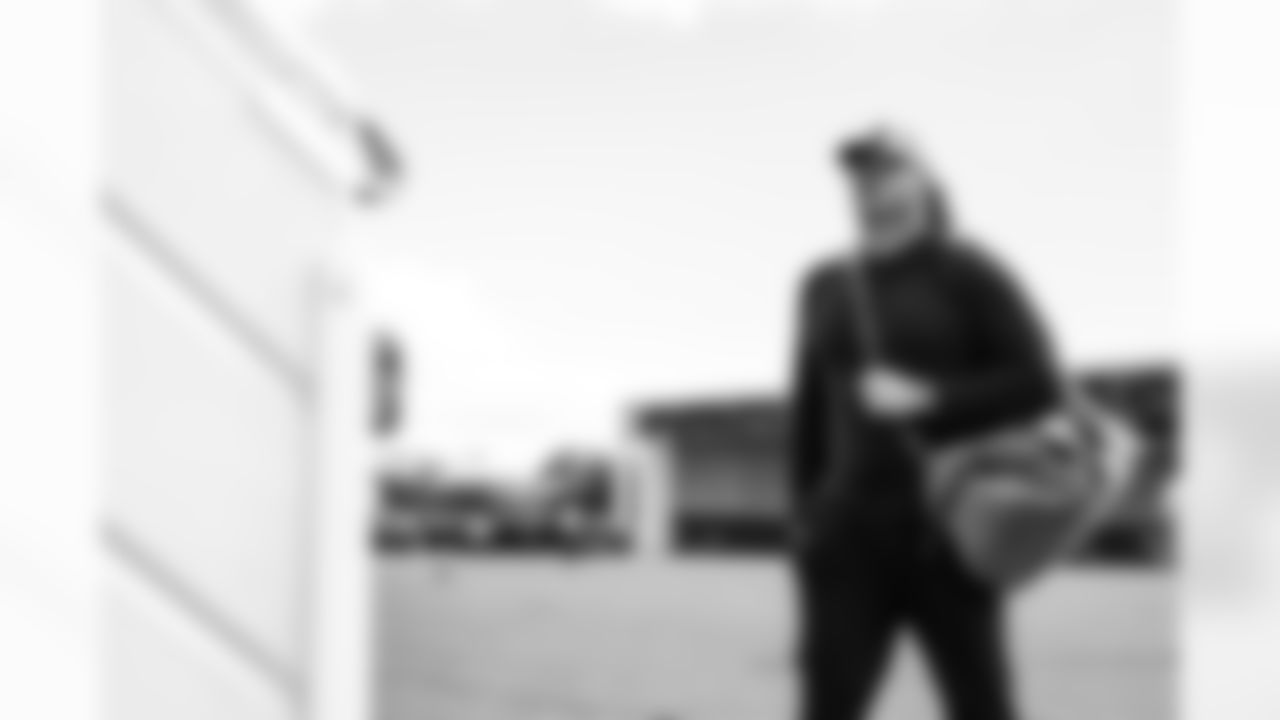 TAMPA, FL - December 27, 2025 - Guard Dan Feeney #65 of the Tampa Bay Buccaneers departs Tampa for a Week 17 game against the Miami Dolphins. Photo By Tori Richman/Tampa Bay Buccaneers