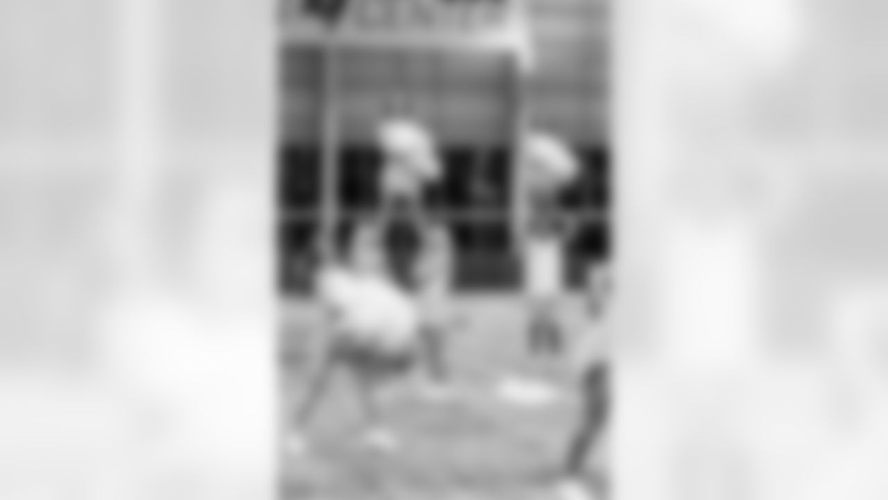 TAMPA, FL - December 09, 2025 - Tampa Bay Buccaneers Cheerleaders during Field Rehearsal at AdventHealth Training Center. Photo By Tori Richman/Tampa Bay Buccaneers