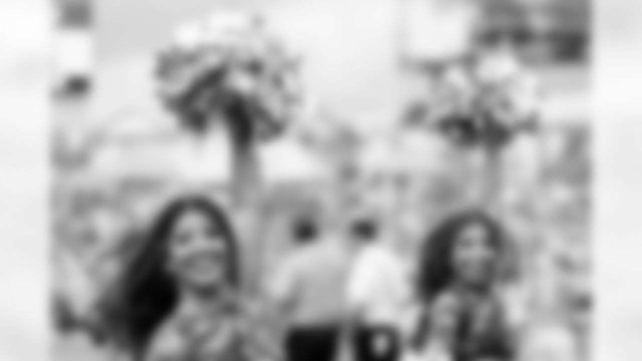 TAMPA, FL - November 09, 2025 - Tampa Bay Buccaneers Cheerleaders during the game between the New England Patriots and Tampa Bay Buccaneers. The Bucs lost the game, 28-23. Photo By Doug DeFelice/Tampa Bay Buccaneers