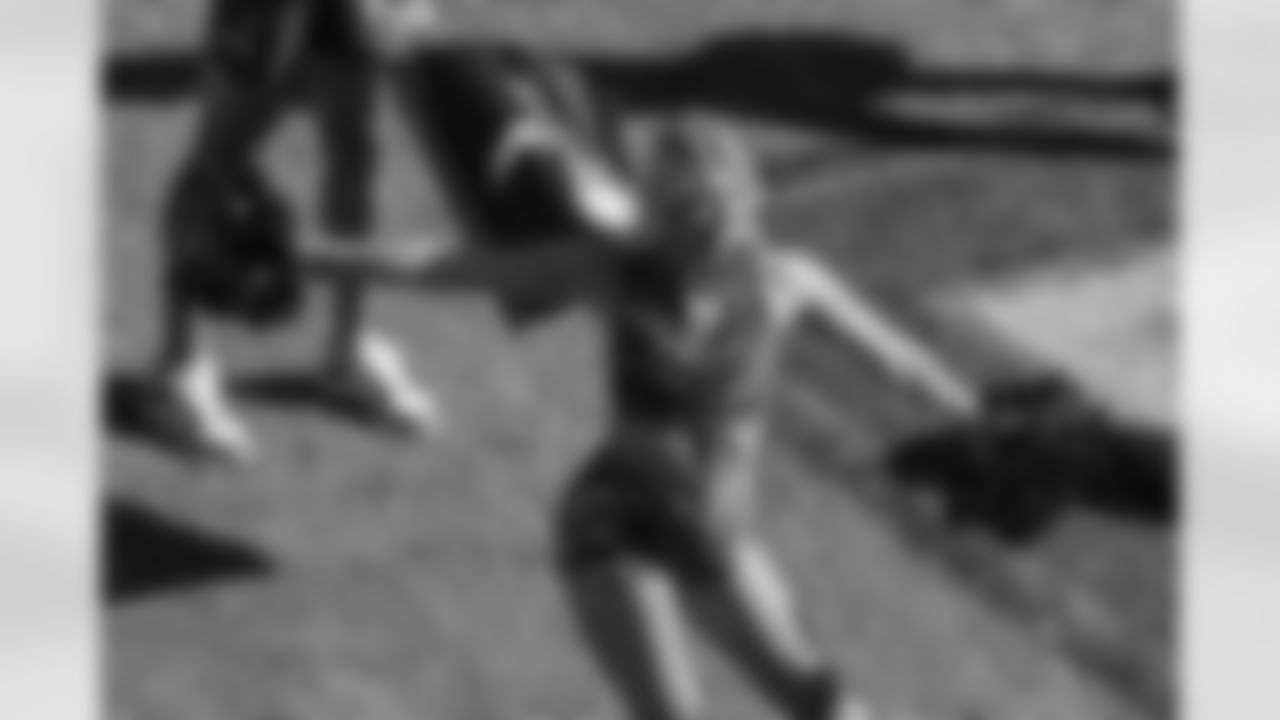 TAMPA, FL - November 30, 2025 - Tampa Bay Buccaneers Cheerleaders during the game between the Arizona Cardinals and Tampa Bay Buccaneers. The Bucs won the game, 20-17. Photo By Mike Carlson/Tampa Bay Buccaneers