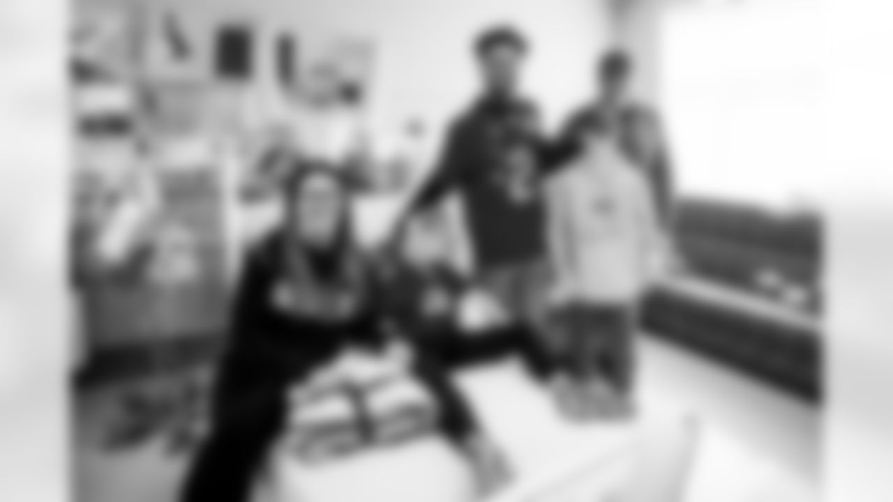 ST. PETERSBURG, FL - December 16, 2025 - Rookie Club visit to Johns Hopkins All Children's Hospital. Photo By Tori Richman/Tampa Bay Buccaneers