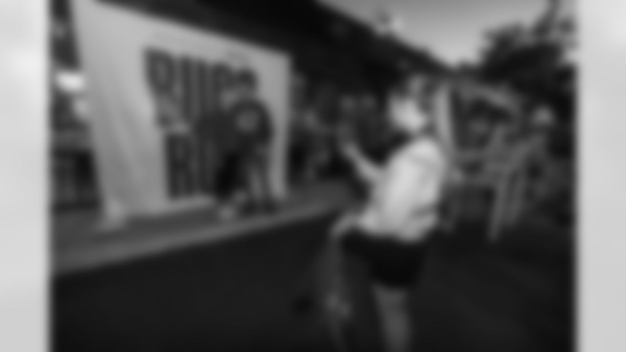 ST. PETERSBURG, FL - November 13, 2025 - "Bucs Run" Raise The Flags event with Pinellas Run Club at Park & Rec in St. Petersburg. Photo By Doug DeFelice/Tampa Bay Buccaneers