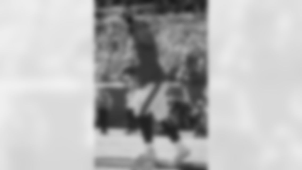 TAMPA, FL - November 30, 2025 - Tackle Tristan Wirfs #78 of the Tampa Bay Buccaneers catches a touchdown during the game between the Arizona Cardinals and Tampa Bay Buccaneers. The Bucs won the game, 20-17. Photo By Kyle Zedaker/Tampa Bay Buccaneers