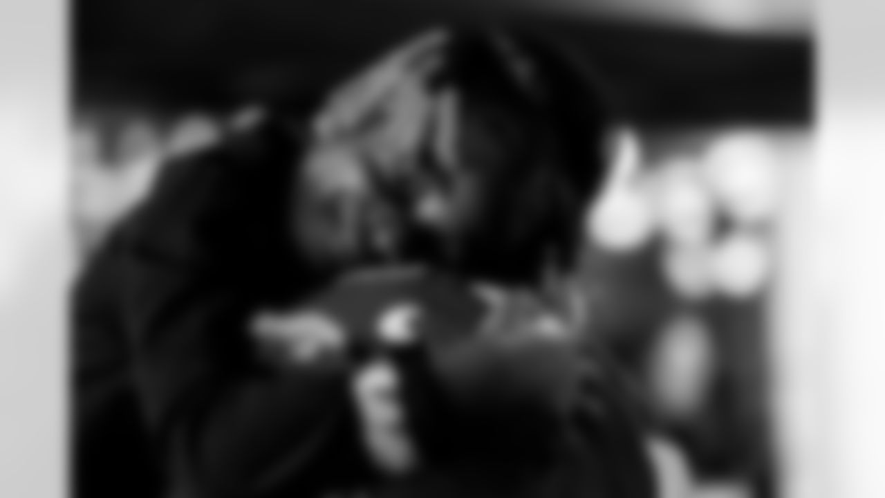 TAMPA, FL - November 30, 2025 - Inside Linebacker Lavonte David #54 of the Tampa Bay Buccaneers's daughter before the game between the Arizona Cardinals and Tampa Bay Buccaneers. The Bucs won the game, 20-17. Photo By Tori Richman/Tampa Bay Buccaneers