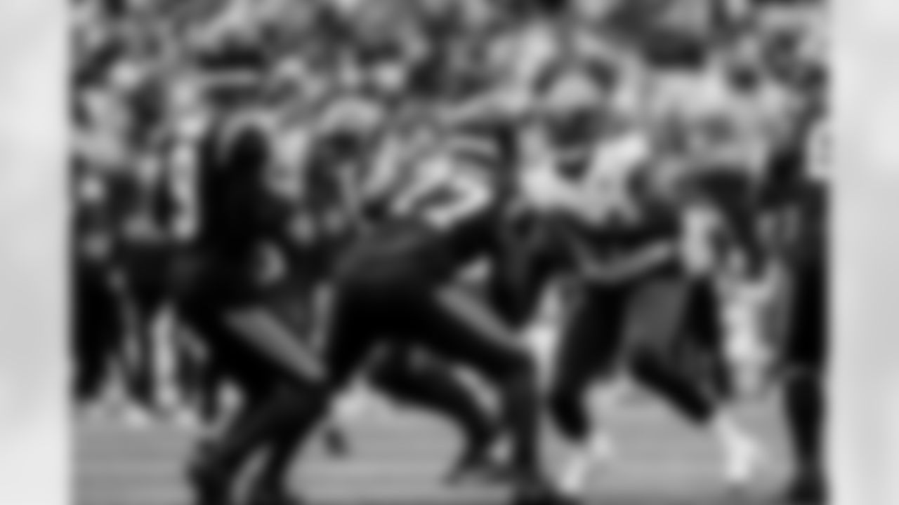 CHARLOTTE, NC - December 21, 2025 - Outside Linebacker Jason Pierre-Paul #91 of the Tampa Bay Buccaneers during the game between the Tampa Bay Buccaneers and Carolina Panthers. The Bucs lost the game, 23-20. Photo By Tori Richman/Tampa Bay Buccaneers