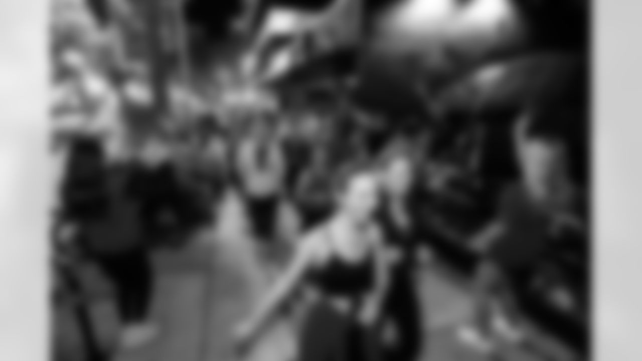 ST. PETERSBURG, FL - November 13, 2025 - Participants finish the run during "Bucs Run" Raise The Flags event with Pinellas Run Club at Park & Rec in St. Petersburg. Photo By Doug DeFelice/Tampa Bay Buccaneers