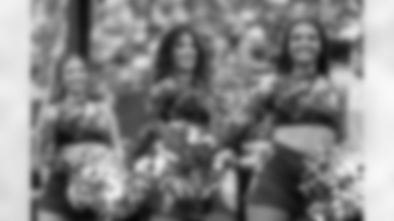 TAMPA, FL - November 09, 2025 - Tampa Bay Buccaneers Cheerleaders during the game between the New England Patriots and Tampa Bay Buccaneers. The Bucs lost the game, 28-23. Photo By Doug DeFelice/Tampa Bay Buccaneers