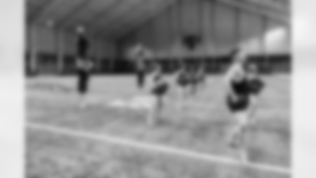 TAMPA, FL - November 20, 2025 - Tampa Bay Buccaneers Cheerleaders during Field Rehearsal at AdventHealth Training Center. Photo By Tori Richman/Tampa Bay Buccaneers