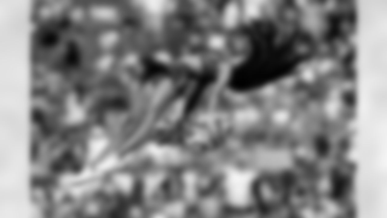 TAMPA, FL - November 09, 2025 - Tampa Bay Buccaneers Cheerleaders during the game between the New England Patriots and Tampa Bay Buccaneers. The Bucs lost the game, 28-23. Photo By Doug DeFelice/Tampa Bay Buccaneers