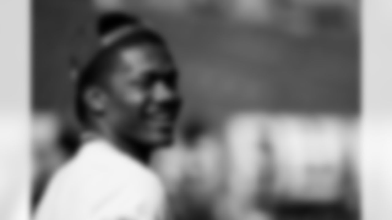 TAMPA, FL - November 30, 2025 - Running Back Bucky Irving #7 of the Tampa Bay Buccaneers before the game between the Arizona Cardinals and Tampa Bay Buccaneers. The Bucs won the game, 20-17. Photo By Kyle Zedaker/Tampa Bay Buccaneers