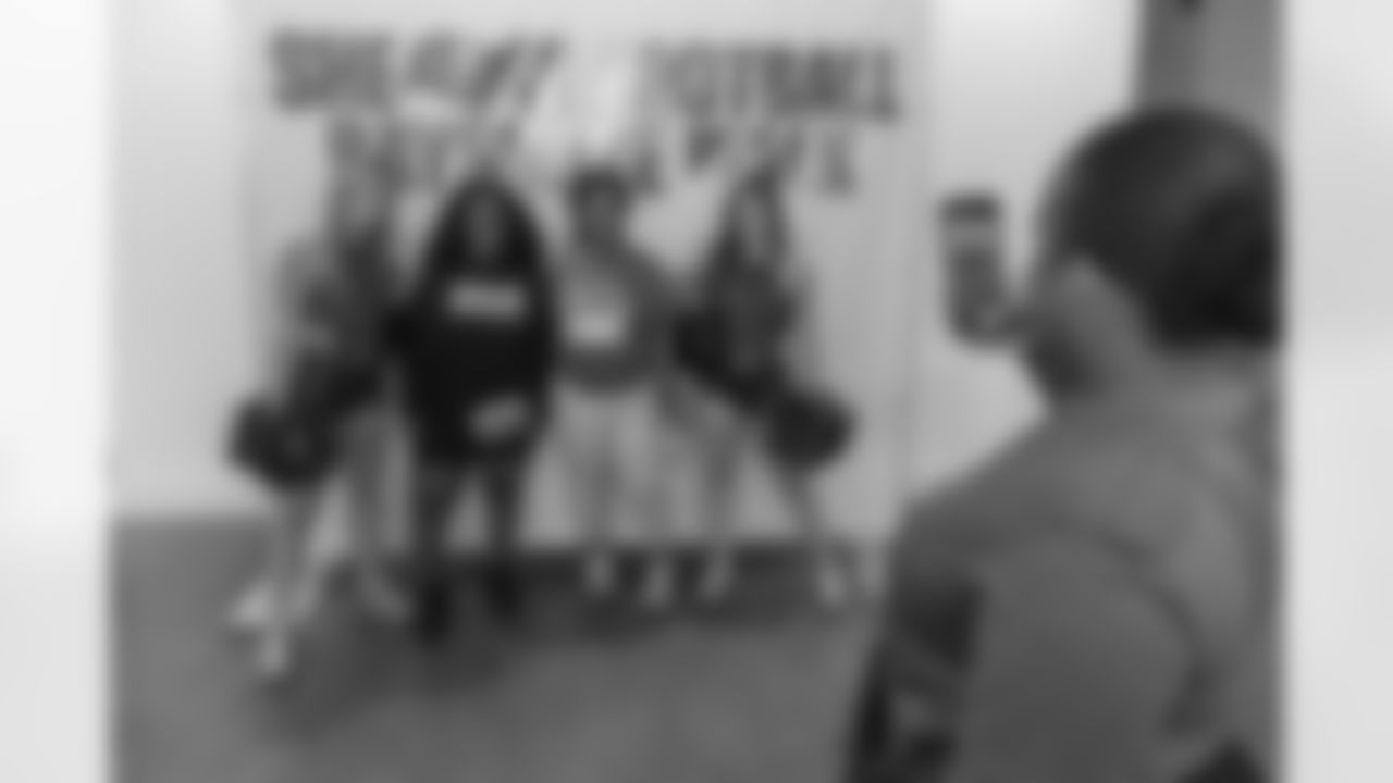 TAMPA, FL - December 06, 2025 - Tampa Bay Buccaneers Cheerleaders during the She is Football Bayshore Walk: Raise The Flags event with Bayshore Breakfast Club and Tampa Girls Social & Wellness at Hyde House Public Studio. Photo By Mike Carlson/Tampa Bay Buccaneers