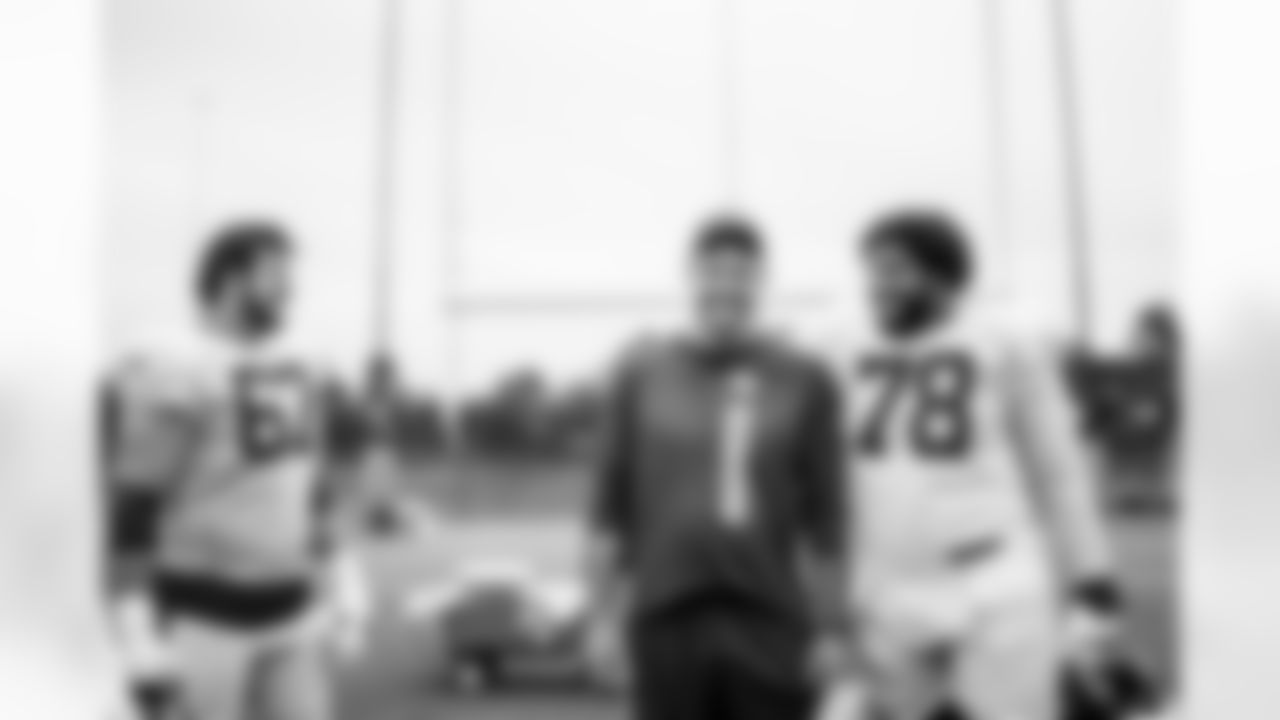 TAMPA, FL - November 06, 2025 - Run Game Coordinator/Offensive Line Coach Kevin Carberry, Guard Luke Goedeke #67 and Tackle Tristan Wirfs #78 of the Tampa Bay Buccaneers during practice at AdventHealth Training Center. Photo By Tori Richman/Tampa Bay Buccaneers