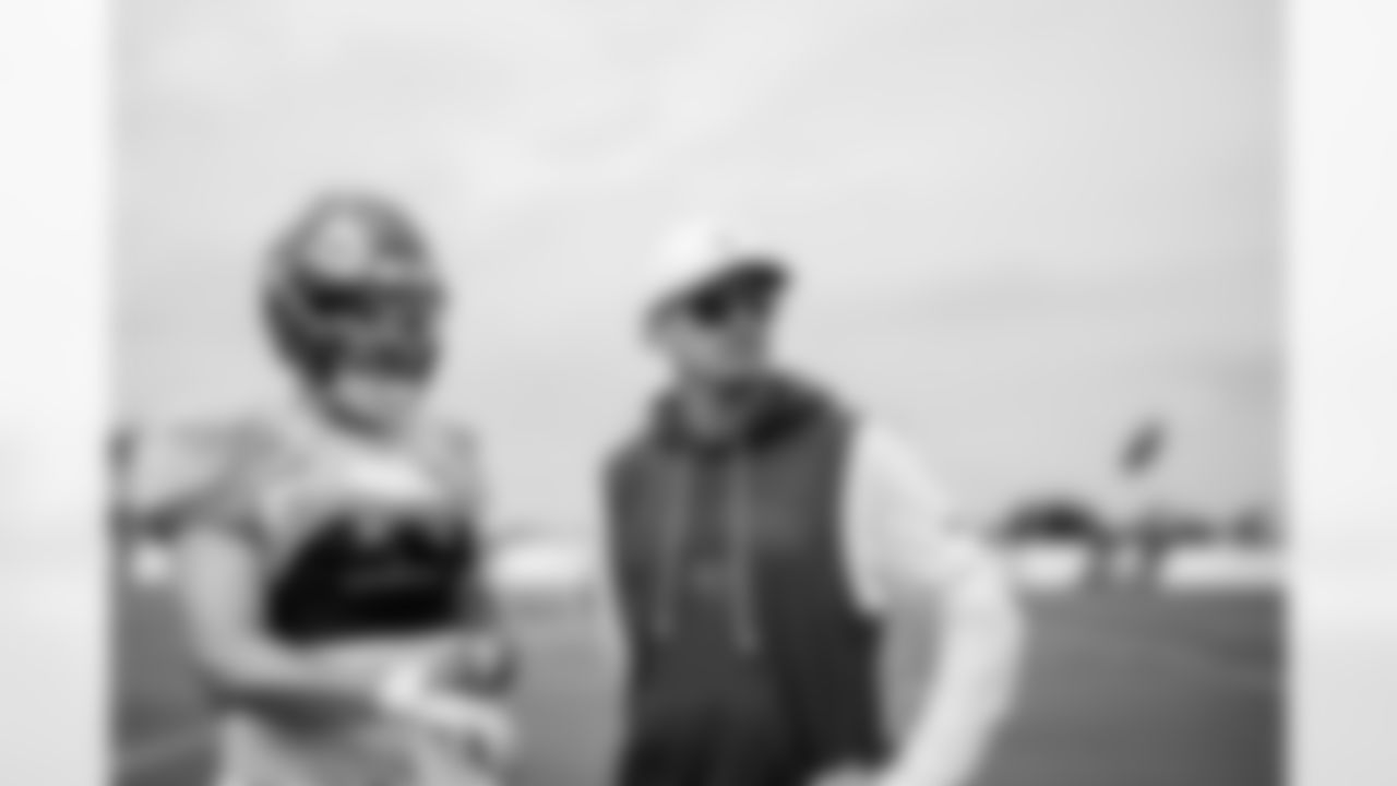 TAMPA, FL - September 04, 2025 - Quarterback Baker Mayfield #6 and Offensive Coordinator Josh Grizzard of the Tampa Bay Buccaneers during practice at AdventHealth Training Center. Photo By Tori Richman/Tampa Bay Buccaneers