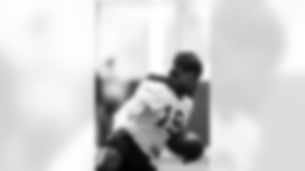 TAMPA, FL - May 12, 2025 - Wide Receiver Jalen McMillan #15 of the Tampa Bay Buccaneers during Phase 2 workouts at AdventHealth Training Center. Photo By Kyle Zedaker/Tampa Bay Buccaneers