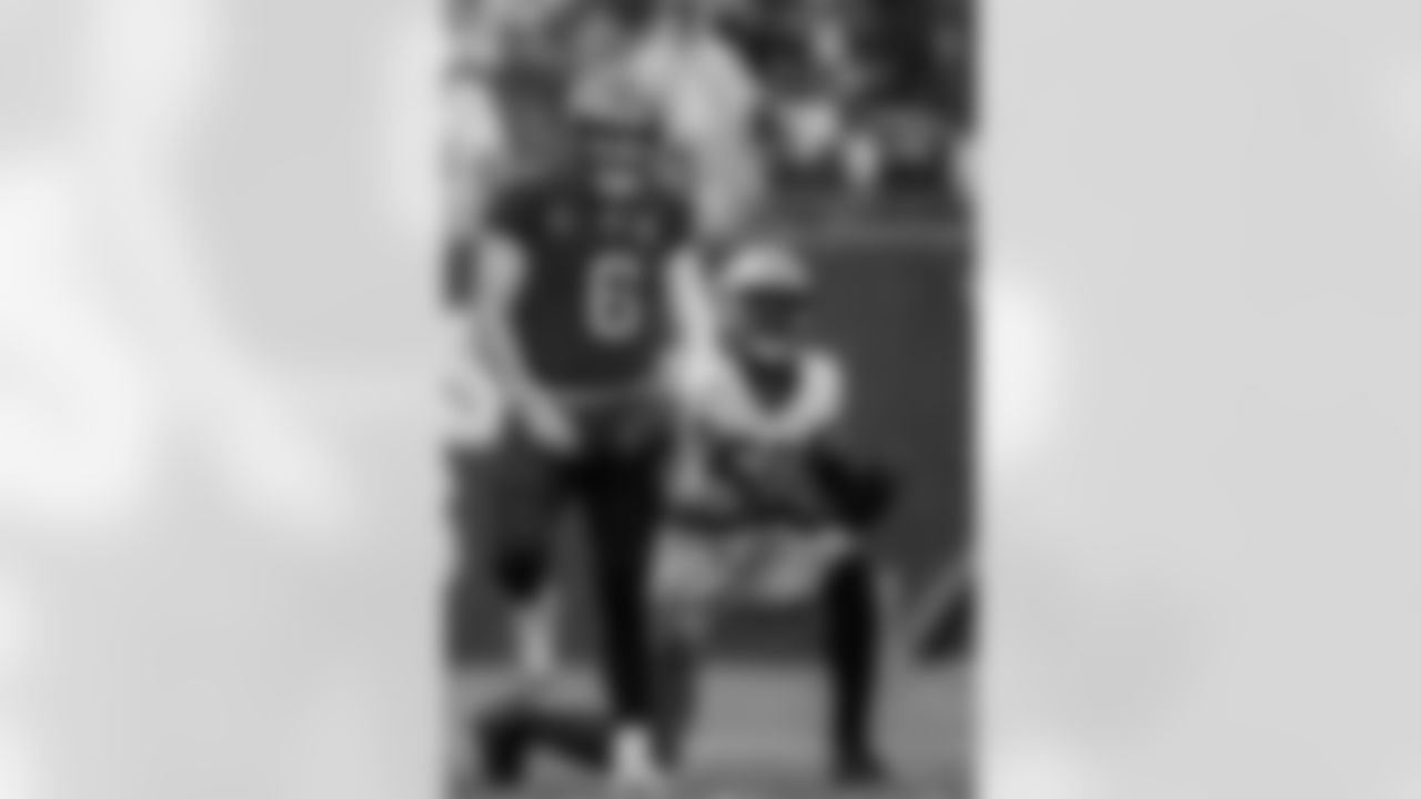 TAMPA, FL - December 07, 2025 - The Tampa Bay Buccaneers and New Orleans Saints during a regular season game at Raymond James Stadium. The Bucs lost the game, 24-20. Photo By Tori Richman/Tampa Bay Buccaneers