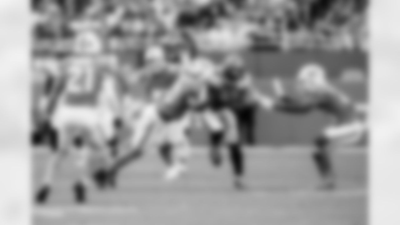 MIAMI GARDENS, FL - December 28, 2025 - Wide Receiver Chris Godwin #14 of the Tampa Bay Buccaneers during the game between the Tampa Bay Buccaneers and Miami Dolphins. The Bucs lost the game, 20-17. Photo By Tori Richman/Tampa Bay Buccaneers