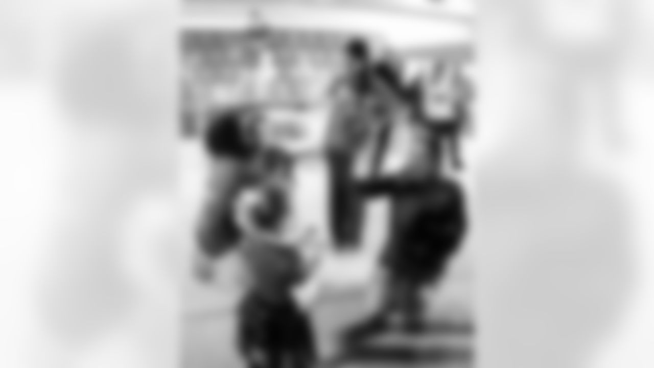 TAMPA, FL - December 15, 2025 - The Tampa Bay Buccaneers offensive line hosts the annual 'O-Line Lights Up Christmas' event providing holiday shopping sprees for local children. Photo By Kyle Zedaker/Tampa Bay Buccaneers