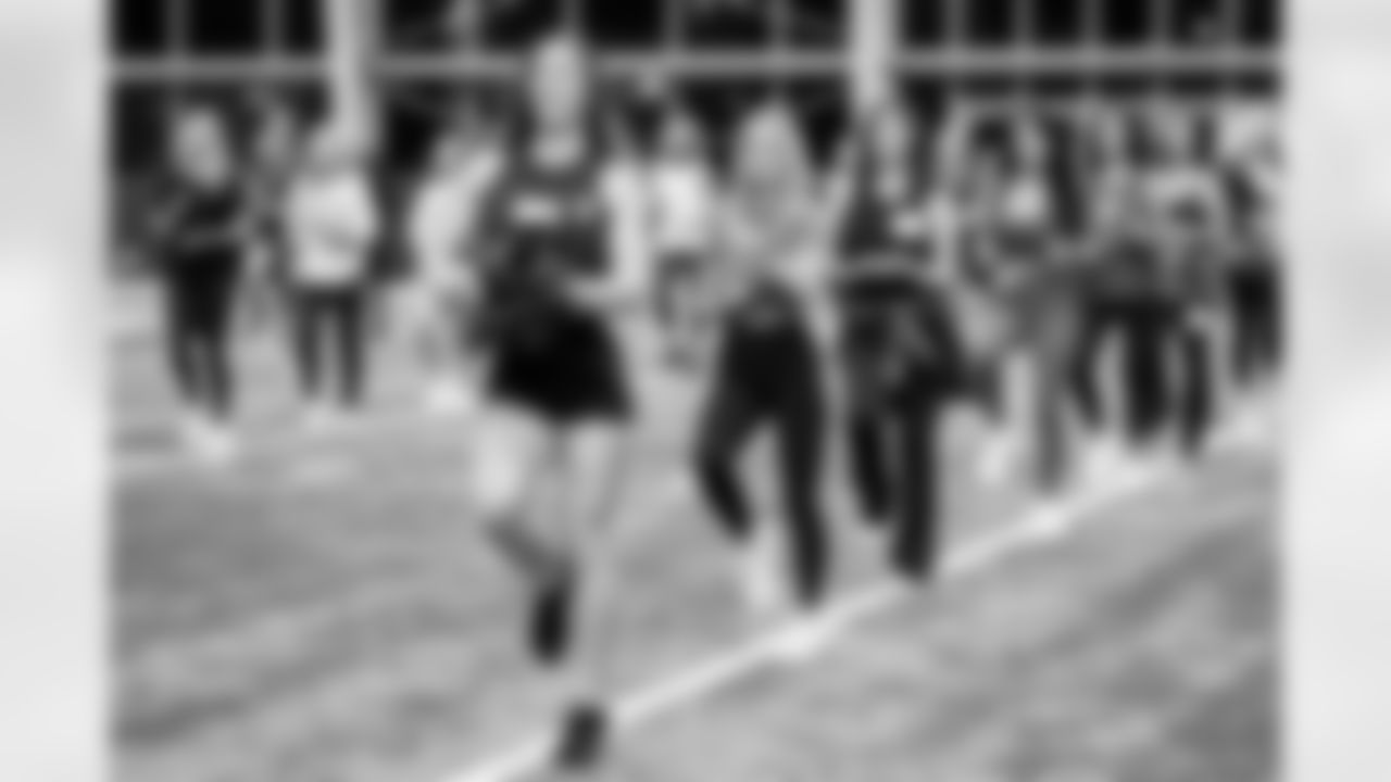 TAMPA, FL - November 19, 2025 - Tampa Bay Buccaneers Cheerleaders and Alumni during Field Rehearsal at AdventHealth Training Center. Photo By Tori Richman/Tampa Bay Buccaneers