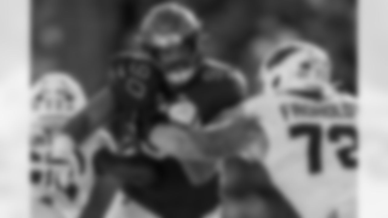 TAMPA, FL - November 30, 2025 - Defensive Lineman Logan Hall #90 of the Tampa Bay Buccaneers during the game between the Arizona Cardinals and Tampa Bay Buccaneers. The Bucs won the game, 20-17. Photo By Mike Carlson/Tampa Bay Buccaneers