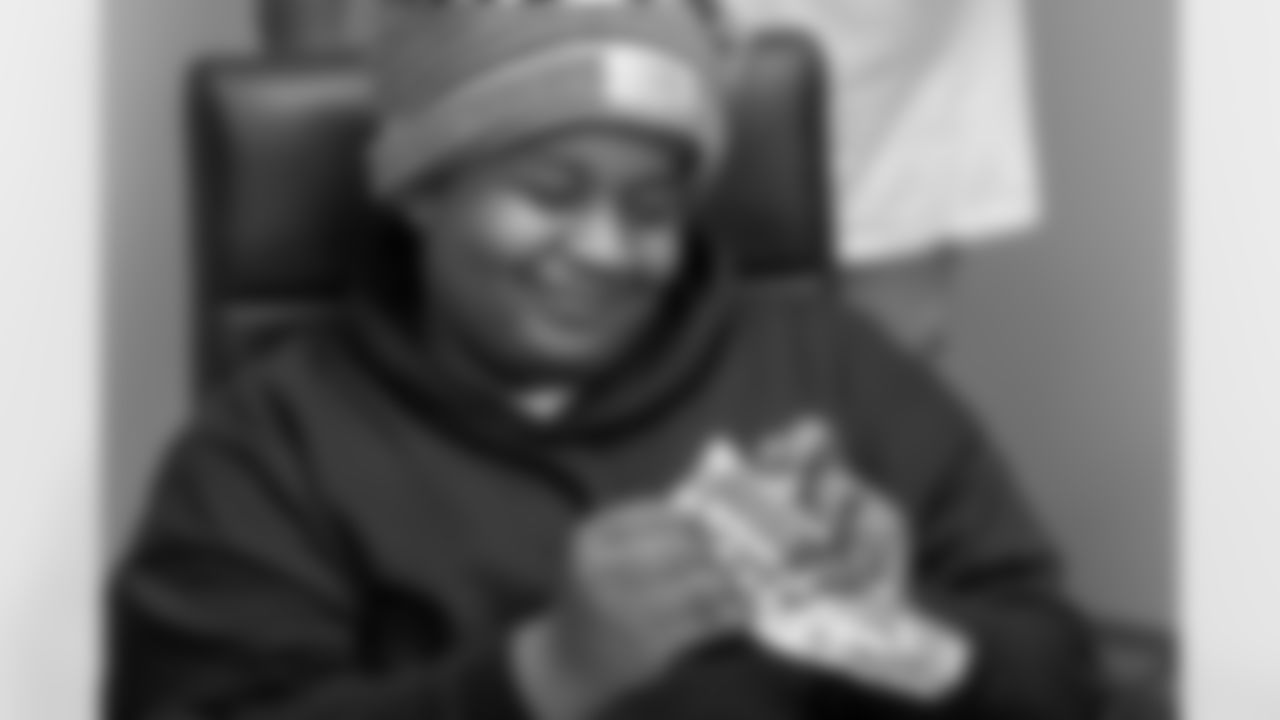 TAMPA, FL - December 16, 2025 - Antoine Winfield Jr. Holiday Shopping Spree at Dick's House of Sport International Plaza. Photo By Mike Carlson/Tampa Bay Buccaneers