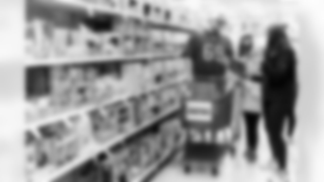 TAMPA, FL - December 15, 2025 - The Tampa Bay Buccaneers offensive line hosts the annual 'O-Line Lights Up Christmas' event providing holiday shopping sprees for local children. Photo By Kyle Zedaker/Tampa Bay Buccaneers