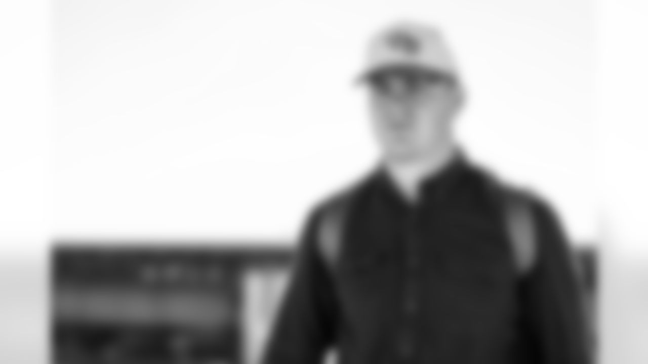 TAMPA, FL - November 15, 2025 - Long Snapper Evan Deckers #86 of the Tampa Bay Buccaneers departs before the Bucs' game against the Buffalo Bills. Photo By Tori Richman/Tampa Bay Buccaneers