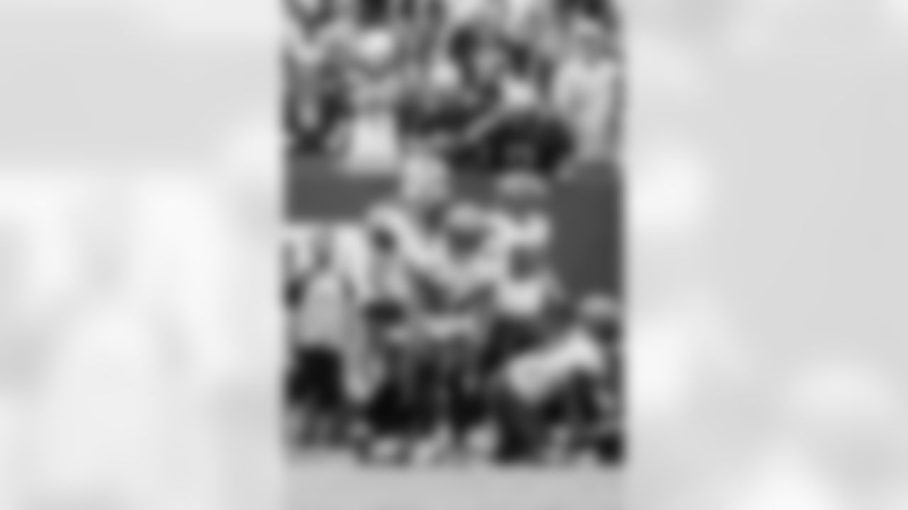 TAMPA, FL - November 09, 2025 - Inside Linebacker Lavonte David #54 of the Tampa Bay Buccaneers during the game between the New England Patriots and Tampa Bay Buccaneers. The Bucs lost the game, 28-23. Photo By Tori Richman/Tampa Bay Buccaneers