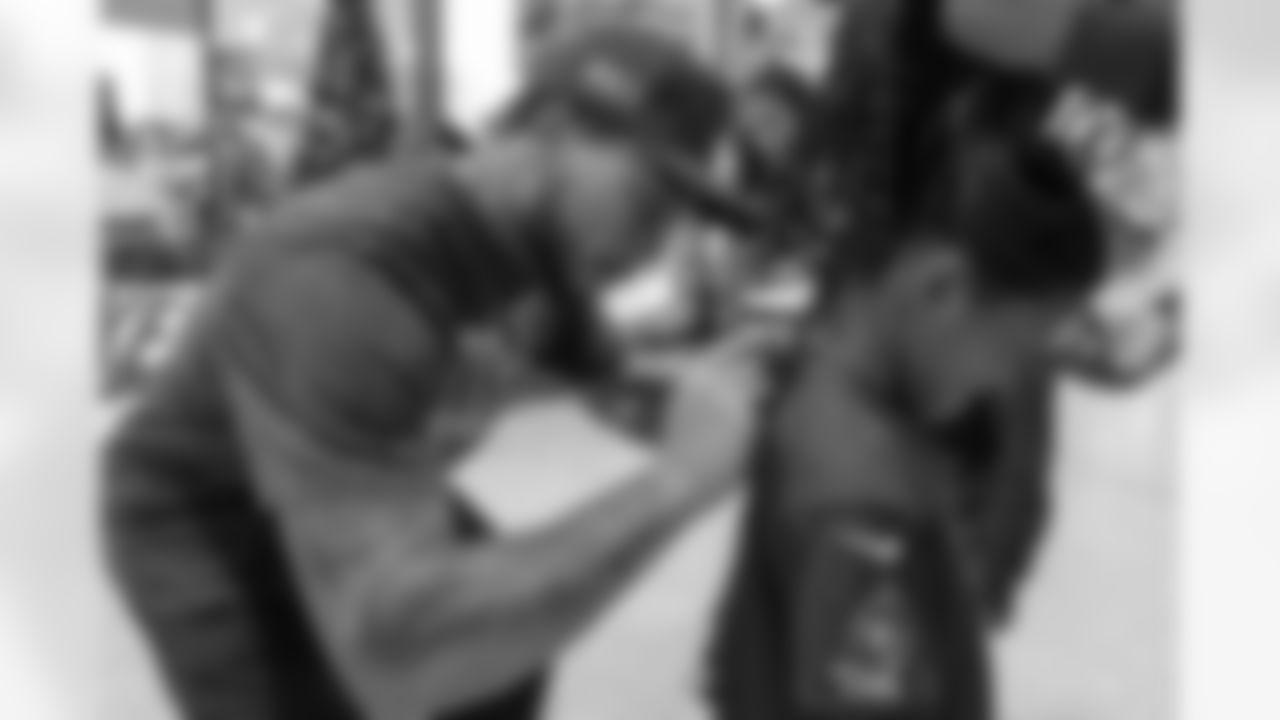 TAMPA, FL - December 16, 2025 - Antoine Winfield Jr. Holiday Shopping Spree at Dick's House of Sport International Plaza. Photo By Mike Carlson/Tampa Bay Buccaneers