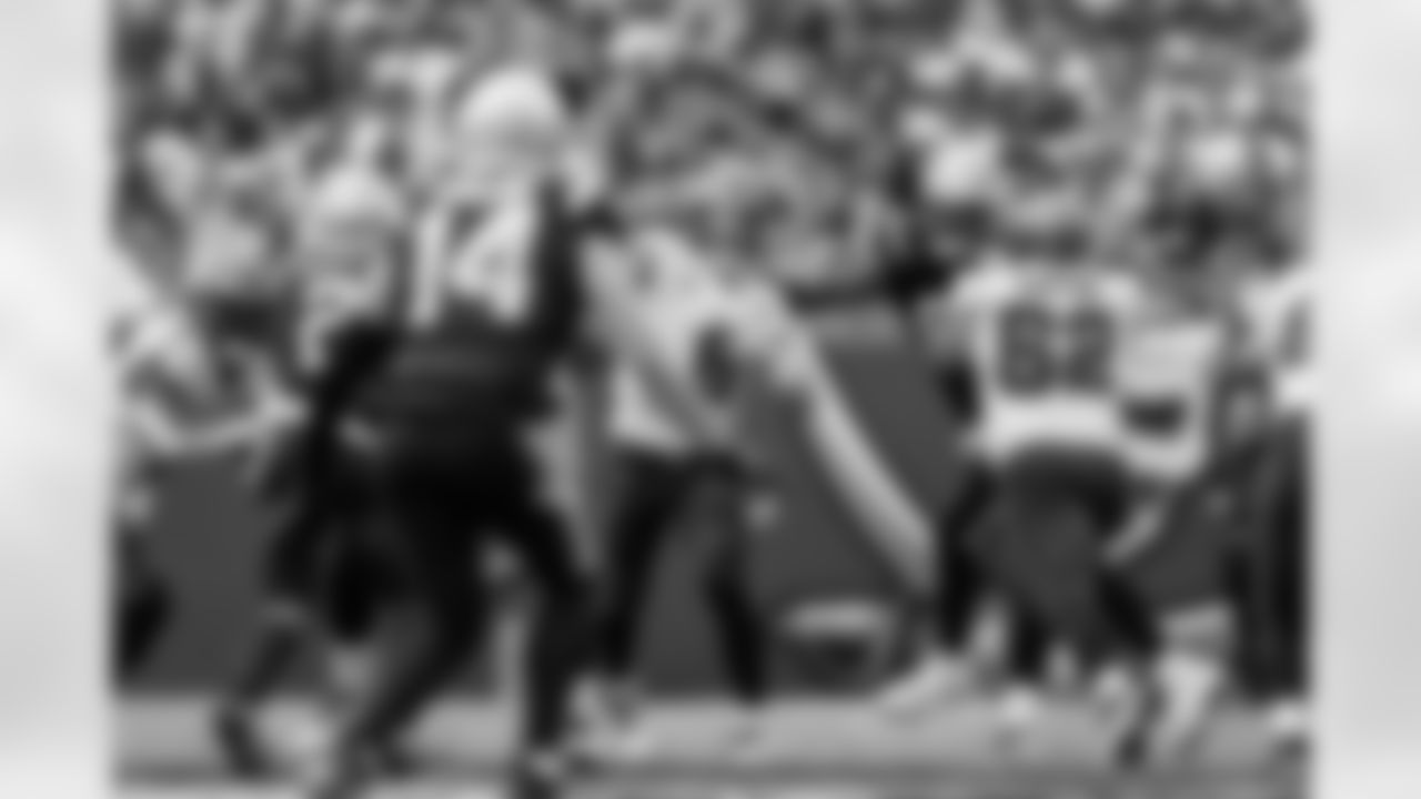 TAMPA, FL - November 09, 2025 - Quarterback Baker Mayfield #6 of the Tampa Bay Buccaneers during the game between the New England Patriots and Tampa Bay Buccaneers. The Bucs lost the game, 28-23. Photo By Doug DeFelice/Tampa Bay Buccaneers