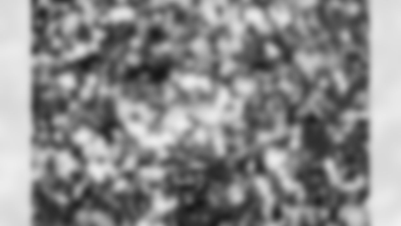 TAMPA, FL - November 30, 2025 - Cornerback Zyon McCollum #27 of the Tampa Bay Buccaneers during the game between the Arizona Cardinals and Tampa Bay Buccaneers. The Bucs won the game, 20-17. Photo By Kyle Zedaker/Tampa Bay Buccaneers