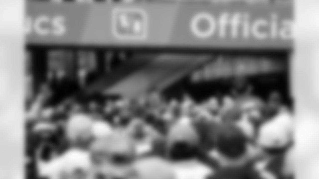 TAMPA, FL - January 03, 2026 - The Carolina Panthers and Tampa Bay Buccaneers play a regular season game at Raymond James Stadium. The Bucs won the game, 16-14. Photo By Dave Pullis/Tampa Bay Buccaneers