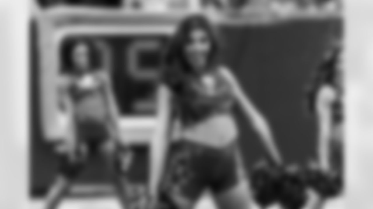 TAMPA, FL - December 07, 2025 - The Tampa Bay Buccaneers and New Orleans Saints during a regular season game at Raymond James Stadium. The Bucs lost the game, 24-20. Photo By Tori Richman/Tampa Bay Buccaneers