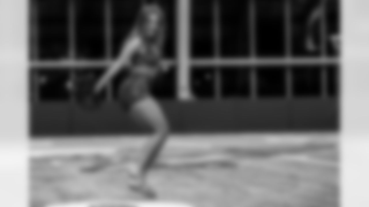 TAMPA, FL - January 02, 2026 - Tampa Bay Buccaneers Cheerleaders field rehearsal at AdventHealth Training Center. Photo By Tori Richman/Tampa Bay Buccaneers