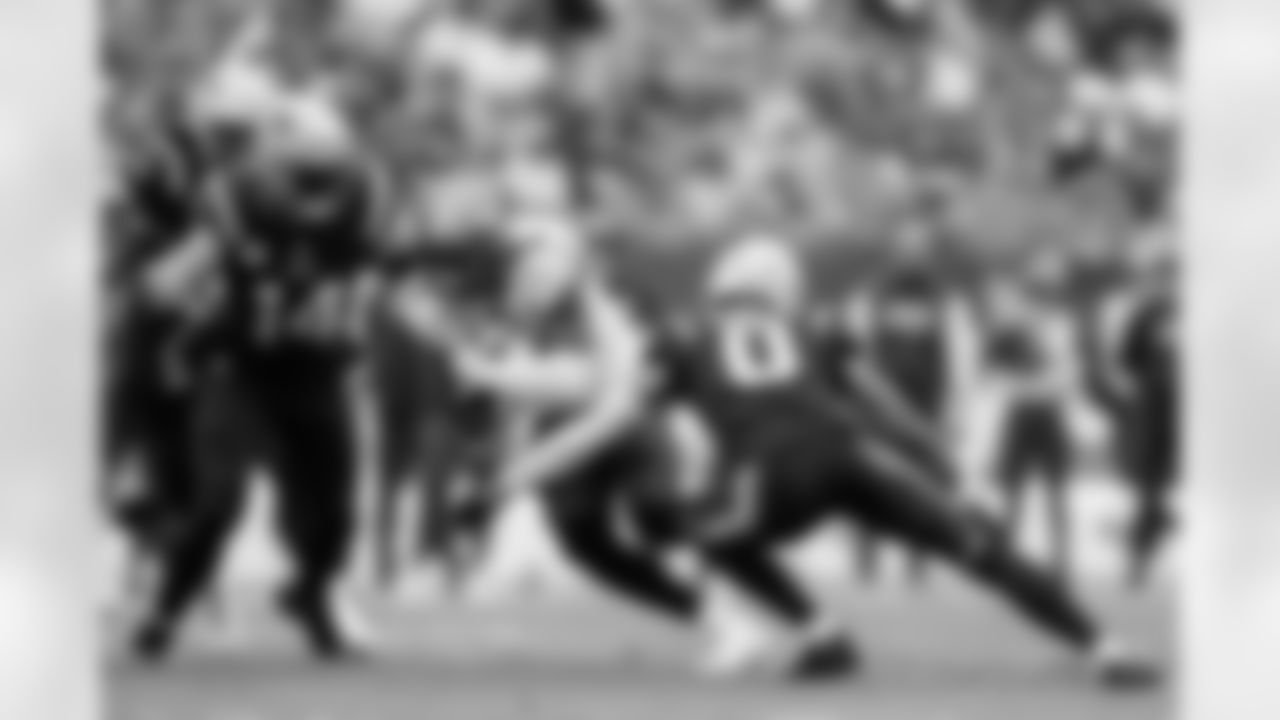 TAMPA, FL - November 09, 2025 - Running Back Rachaad White #1 of the Tampa Bay Buccaneers during the game between the New England Patriots and Tampa Bay Buccaneers. The Bucs lost the game, 28-23. Photo By Doug DeFelice/Tampa Bay Buccaneers