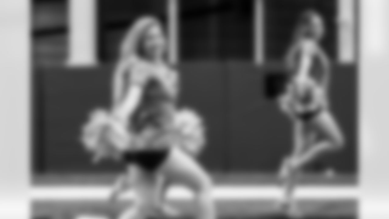 TAMPA, FL - November 06, 2025 - Tampa Bay Buccaneers Cheerleaders during Field Rehearsal at AdventHealth Training Center. Photo By Tori Richman/Tampa Bay Buccaneers