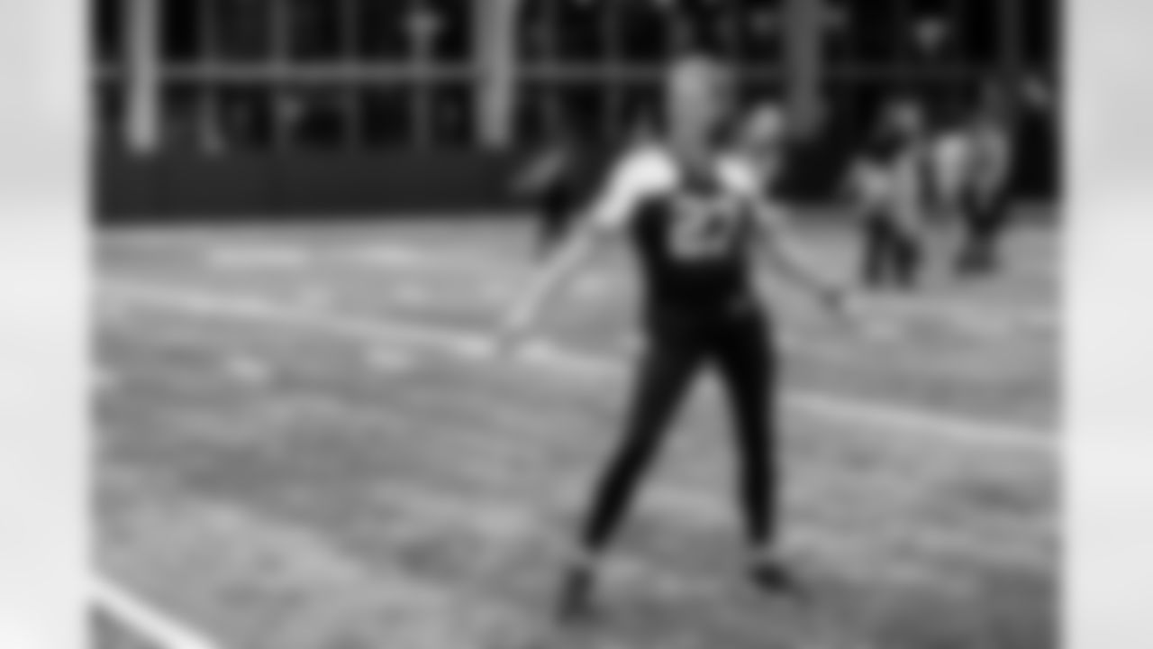 TAMPA, FL - November 19, 2025 - Tampa Bay Buccaneers Cheerleaders and Alumni during Field Rehearsal at AdventHealth Training Center. Photo By Tori Richman/Tampa Bay Buccaneers