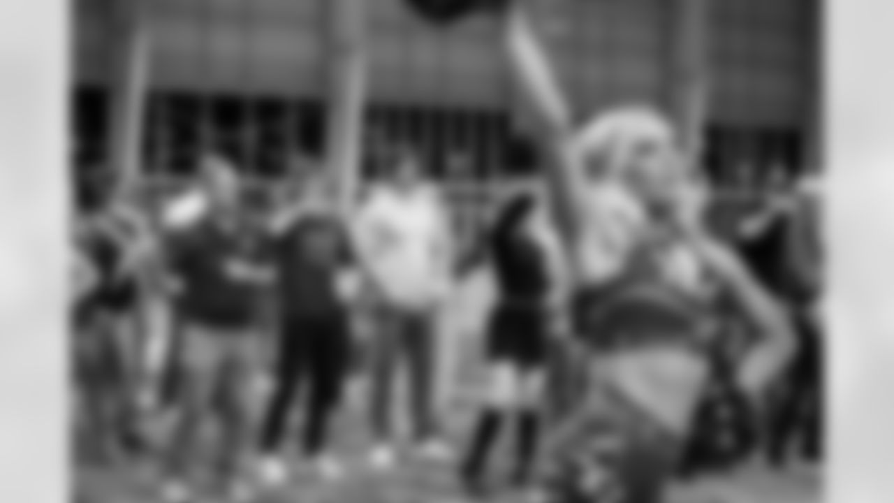 TAMPA, FL - January 02, 2026 - Tampa Bay Buccaneers Cheerleaders field rehearsal at AdventHealth Training Center. Photo By Tori Richman/Tampa Bay Buccaneers